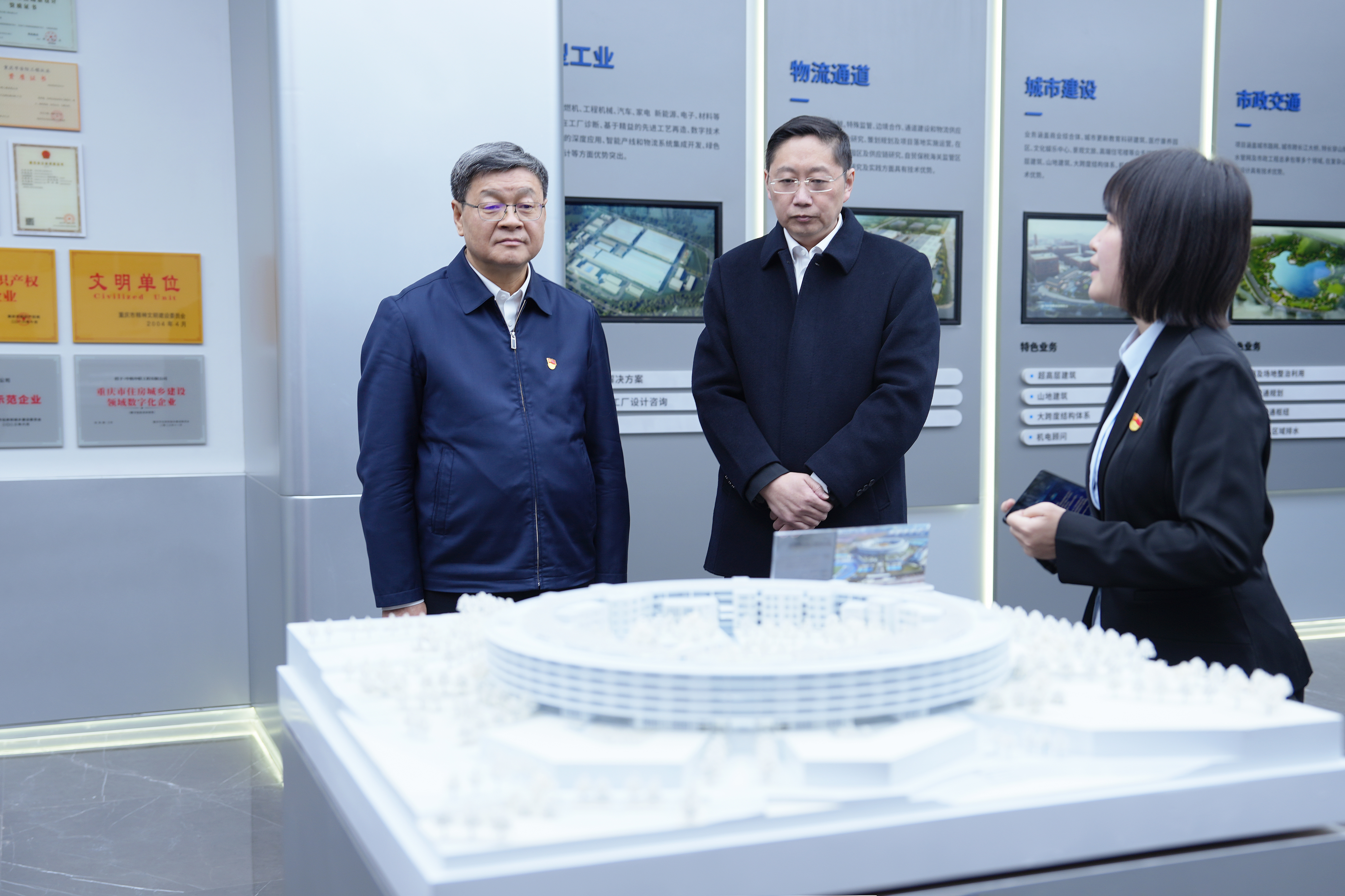 參觀展廳.jpg